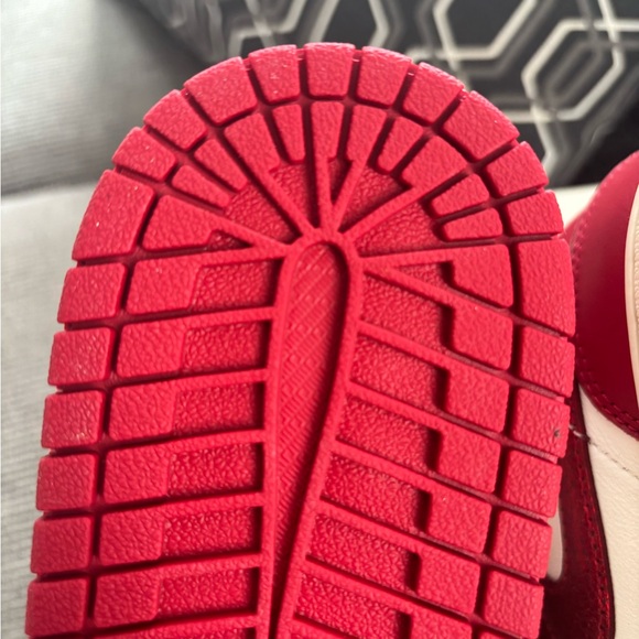 Nike women’s Air Jordan 1 Mid Varsity Red and White High-Top. Brand New - Picture 8 of 11